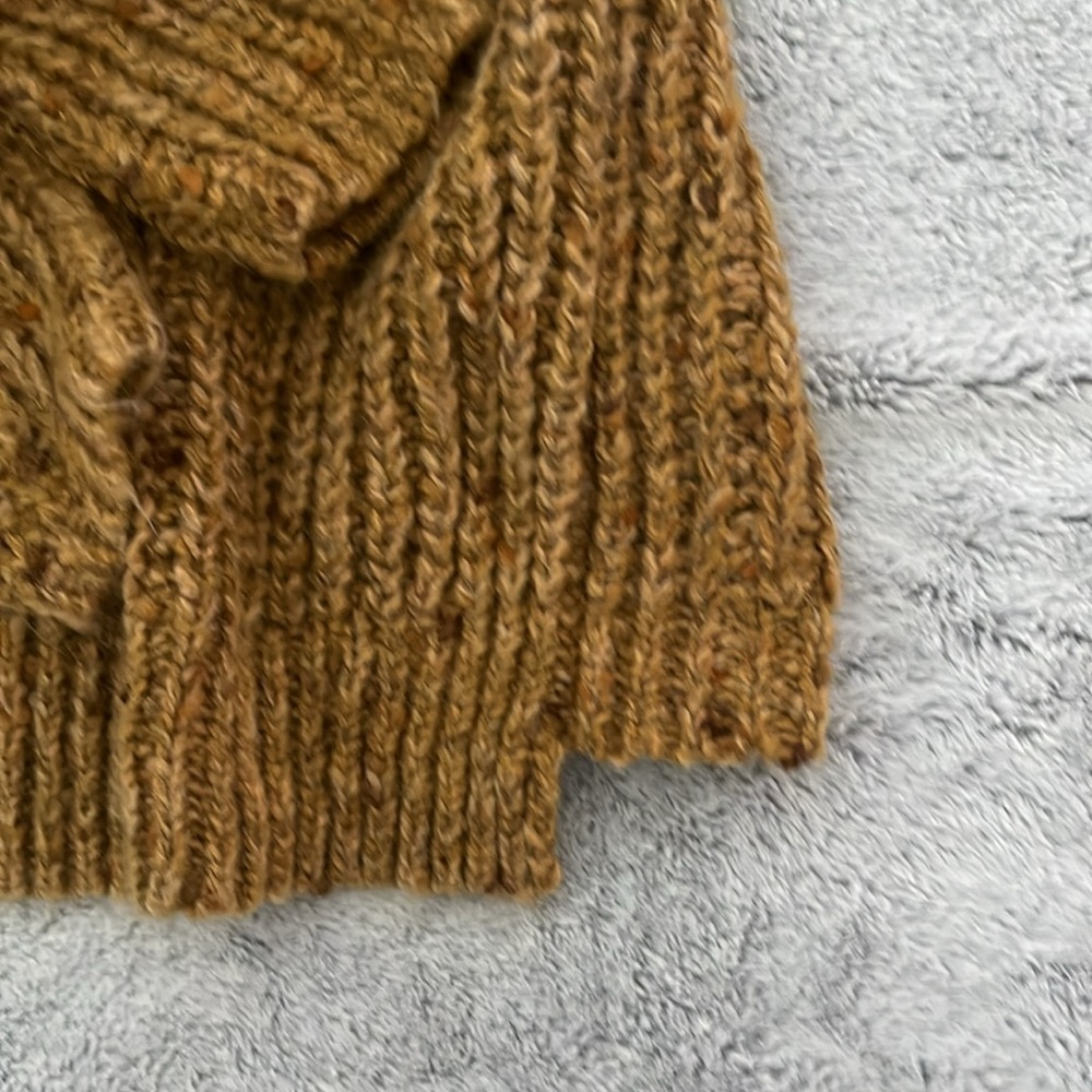 Universal Threads Ladies Chunky Oversized Gold Sw… - image 8